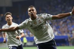 西甲最新积分战报：黑马零丢球登顶，皇马狂胜，西班牙人丢分