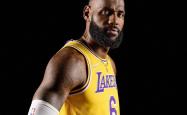 湖人队史巨星太多，詹姆斯在湖人队史地位最多进前十，进不去前五