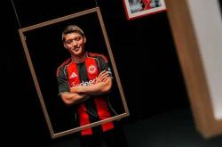 2200万转会费！官方：27岁堂安律加盟法兰克福，签约5年身披20号