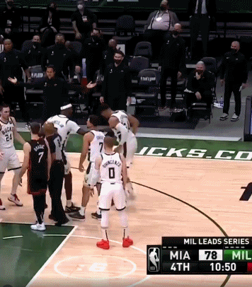 给足球权！2米26前NBA球员踢职业足球，40岁，正是闯的年纪！