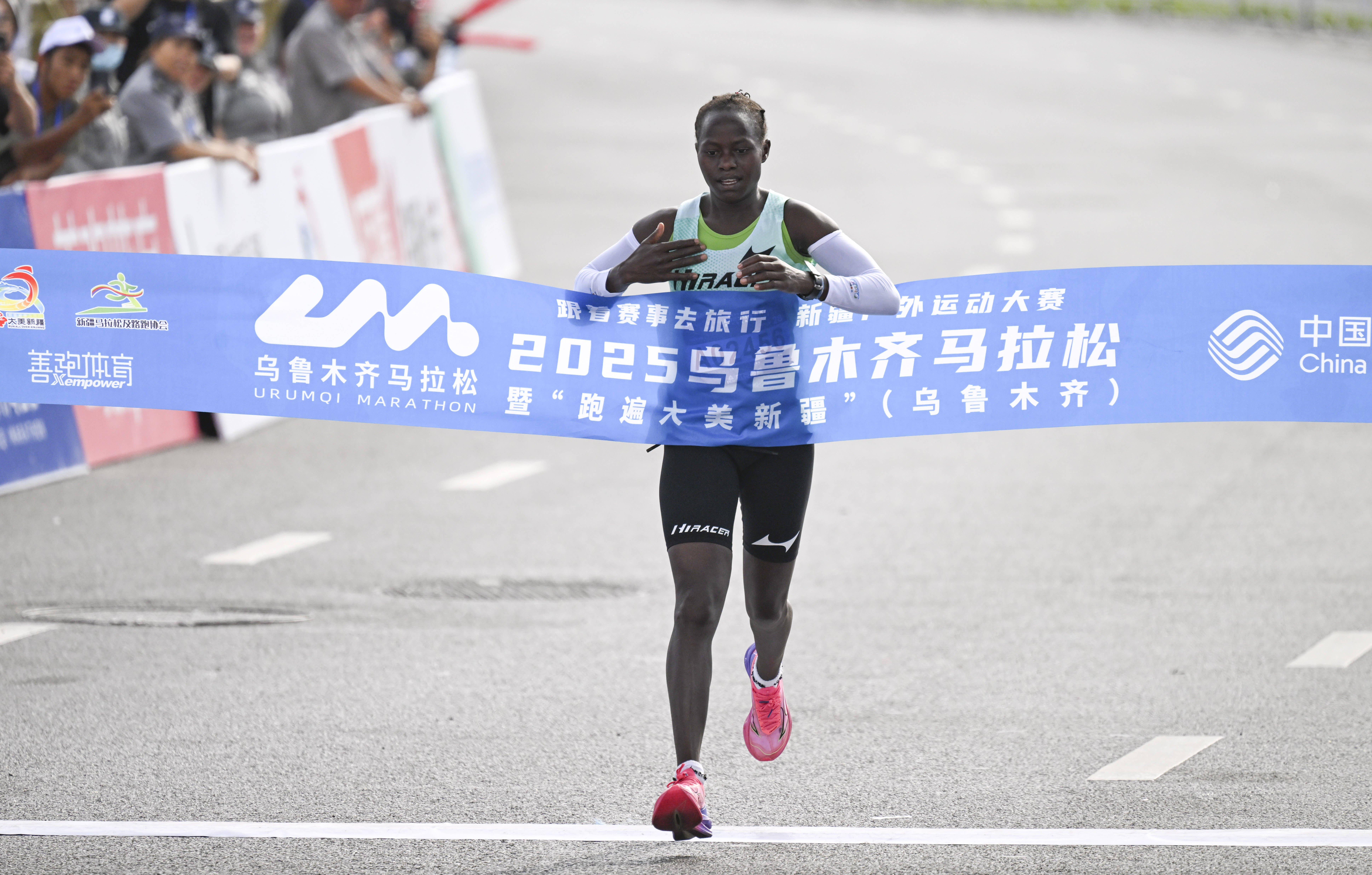 (体育)马拉松——2025乌鲁木齐马拉松开跑