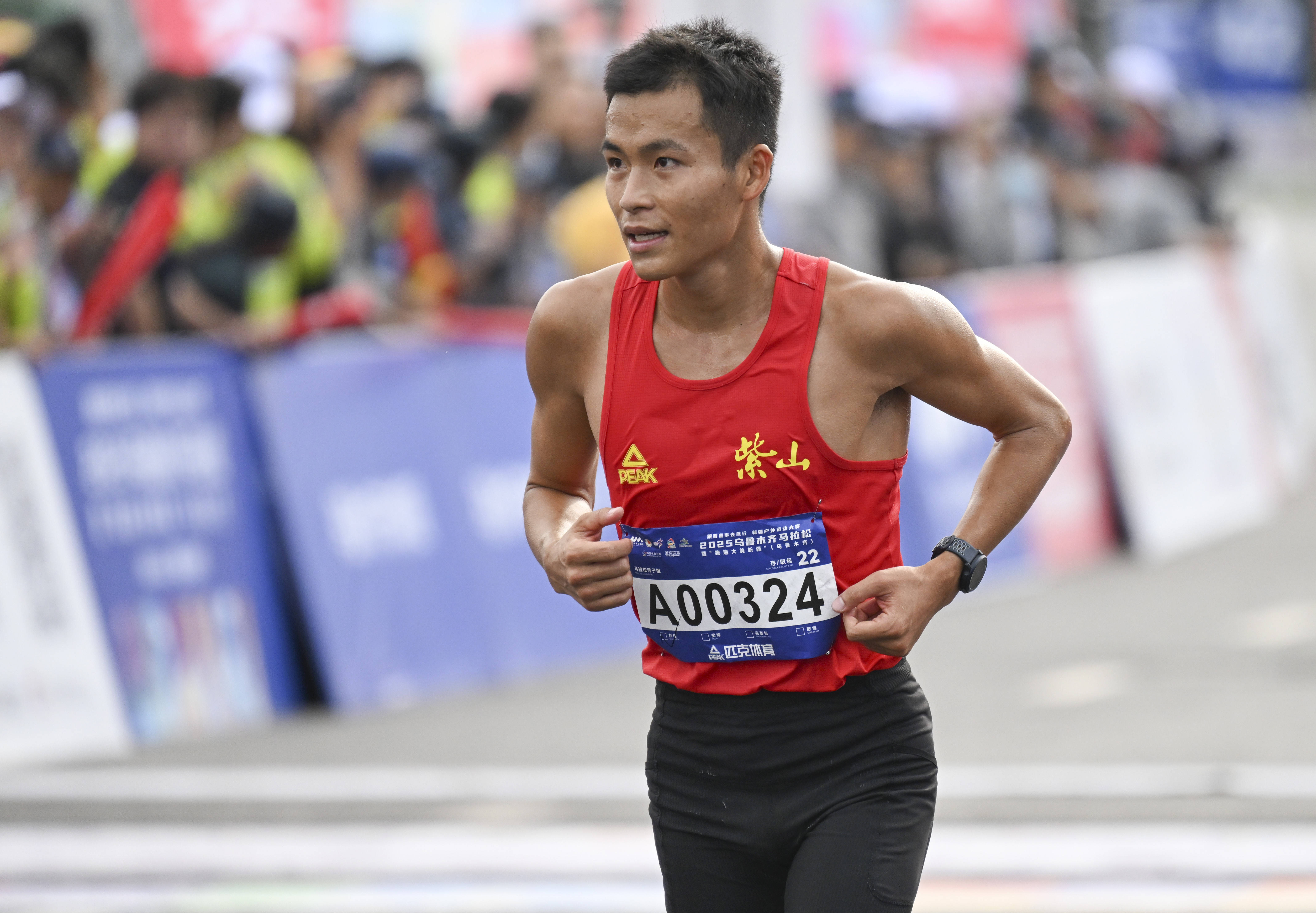 (体育)马拉松——2025乌鲁木齐马拉松开跑