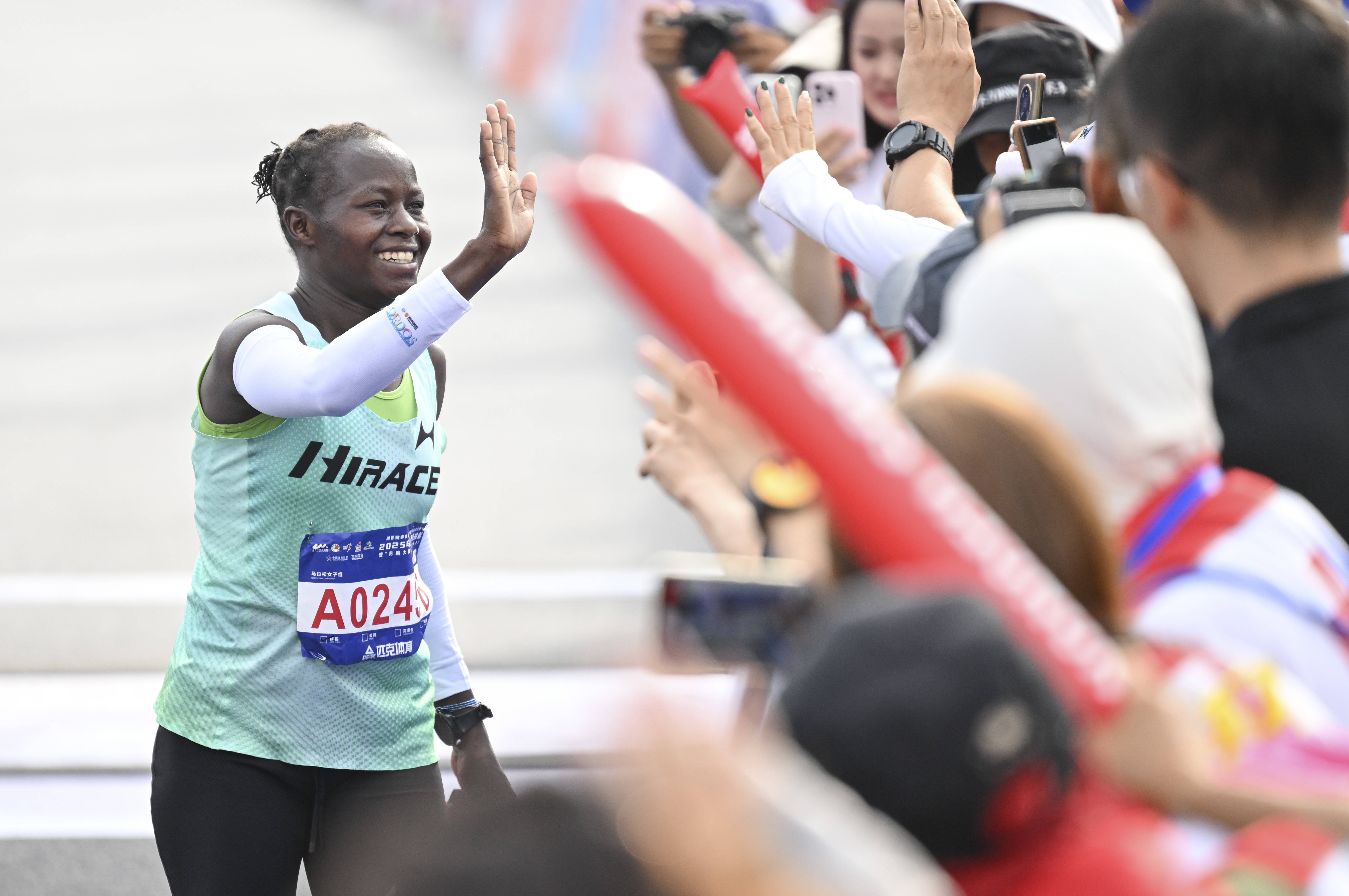 (体育)马拉松——2025乌鲁木齐马拉松开跑