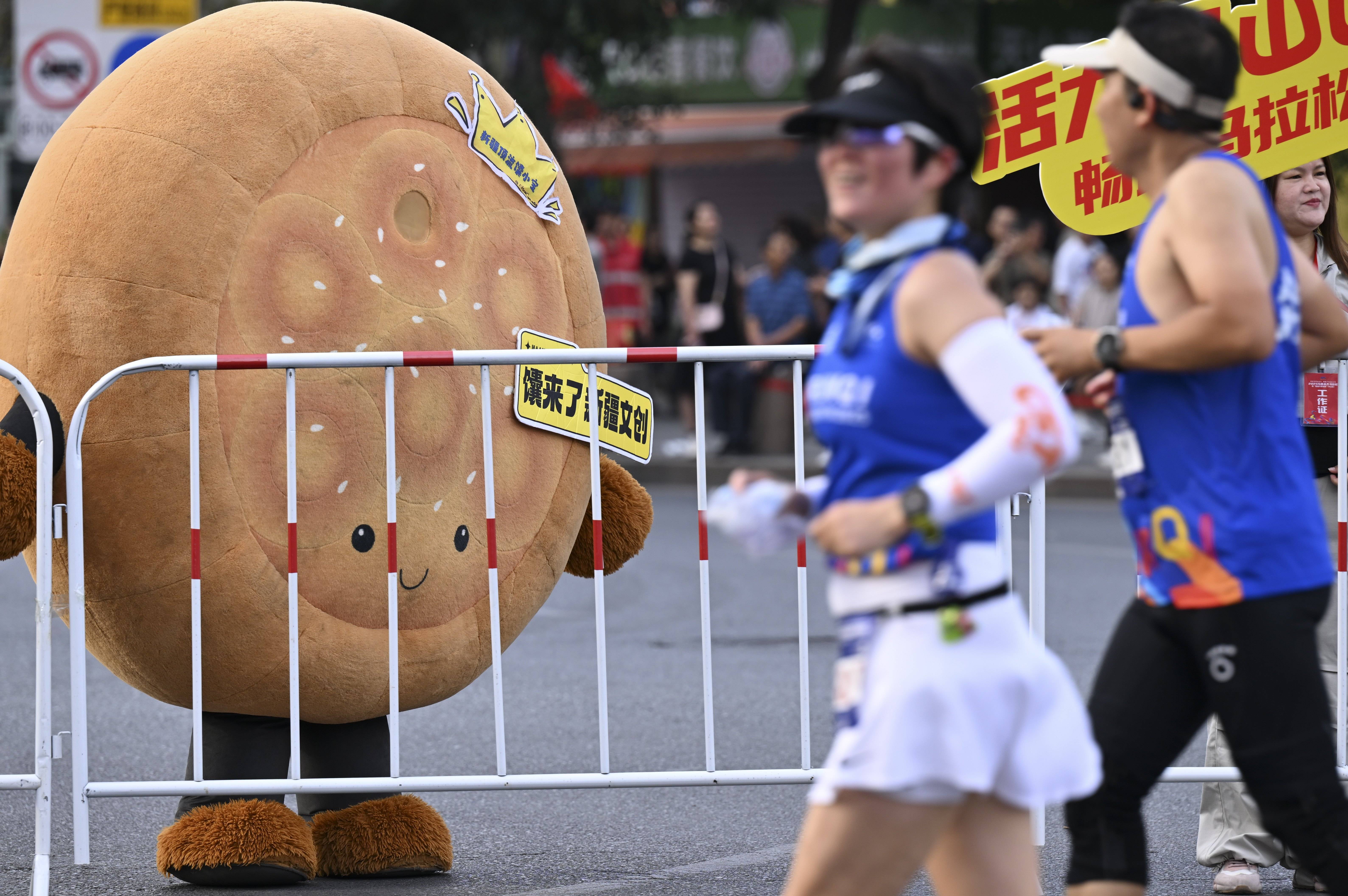 (体育)马拉松——2025乌鲁木齐马拉松开跑