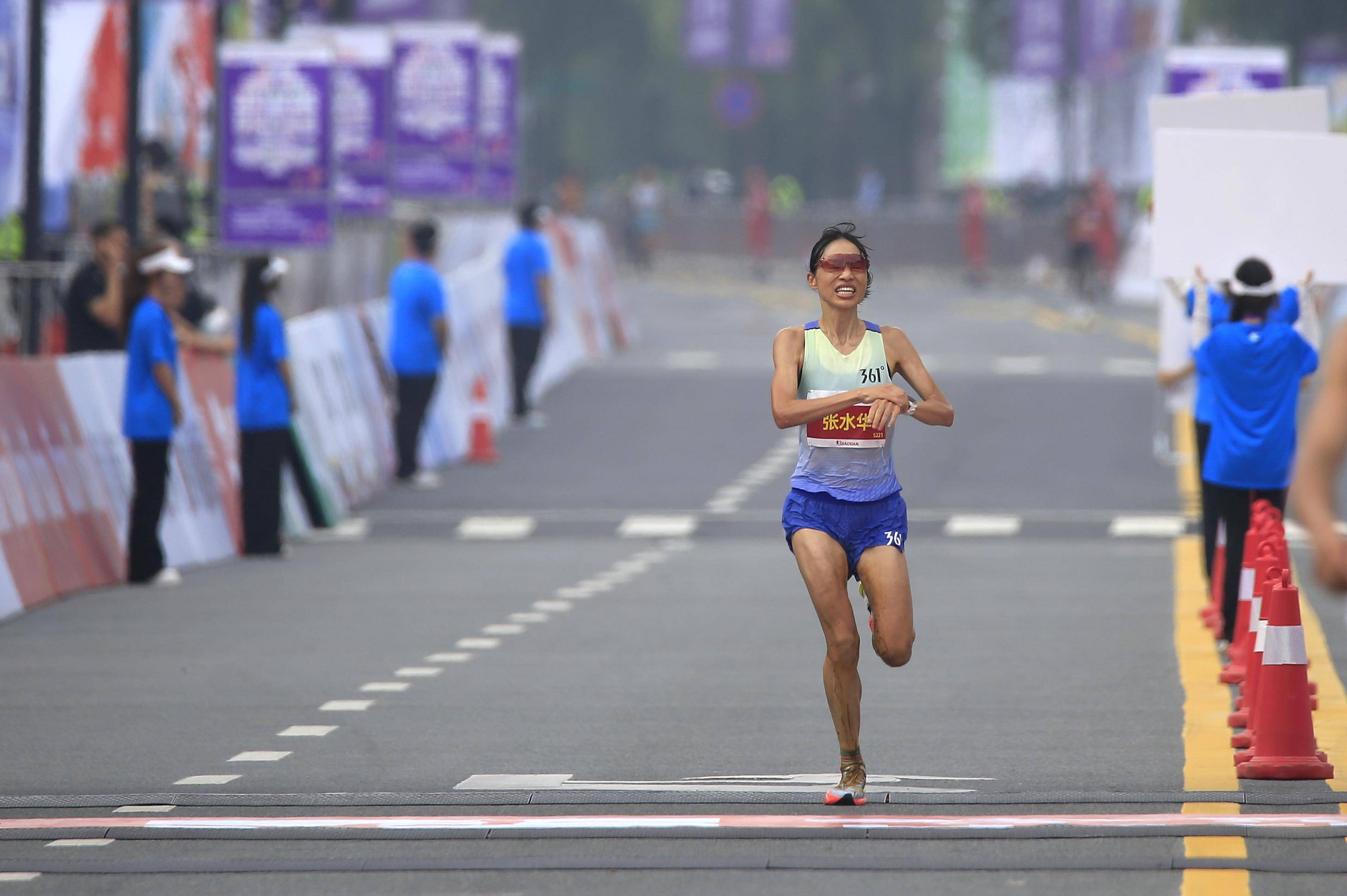 #(体育)马拉松——2025哈尔滨马拉松鸣枪开赛