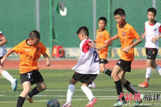 创新校园社区足球区域融合公益模式 五福榕博合作共建仪式在榕举行