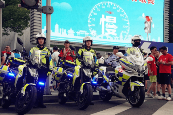 “苏超”拼尽全力 苏州公安共赴热爱