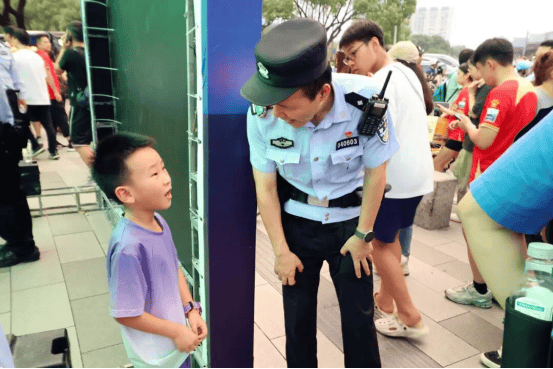 “苏超”拼尽全力 苏州公安共赴热爱