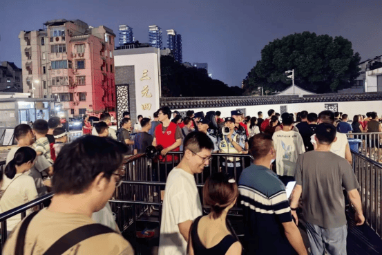 “苏超”拼尽全力 苏州公安共赴热爱