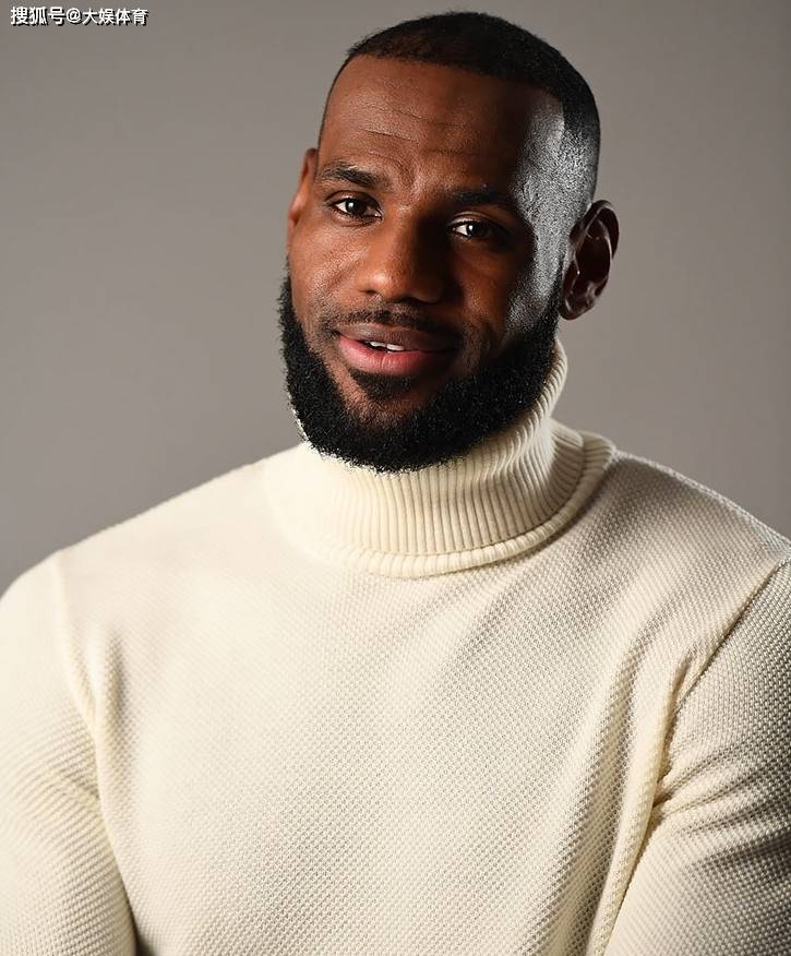 湖人队史巨星太多，詹姆斯在湖人队史地位最多进前十，进不去前五