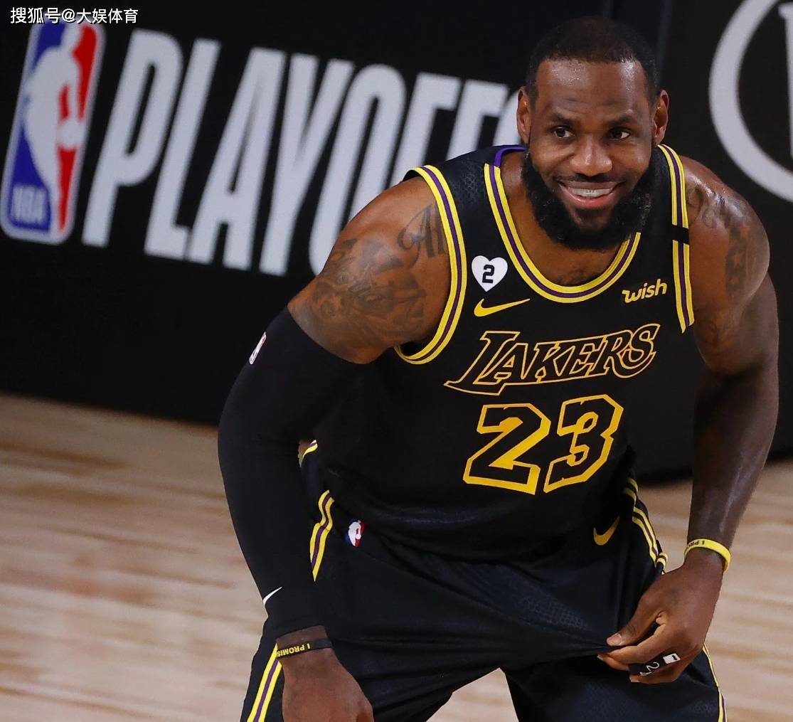 湖人队史巨星太多，詹姆斯在湖人队史地位最多进前十，进不去前五