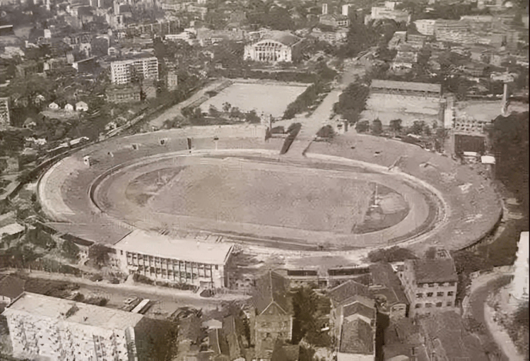 一文回顾重庆足球百年史：修建西部首个足球场，70多年前独自拥有3支专业球队