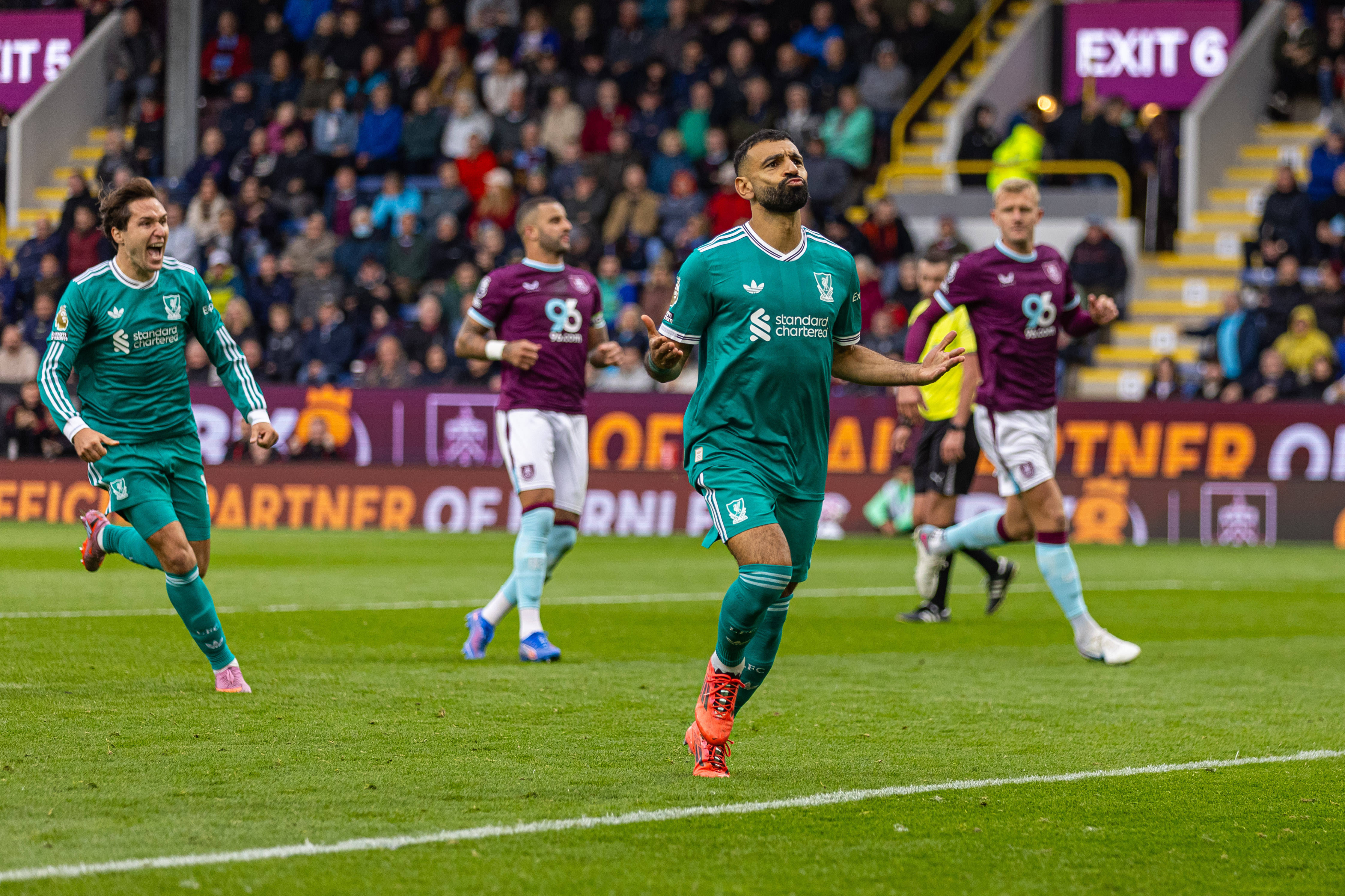 (体育)足球——英超:利物浦胜伯恩利