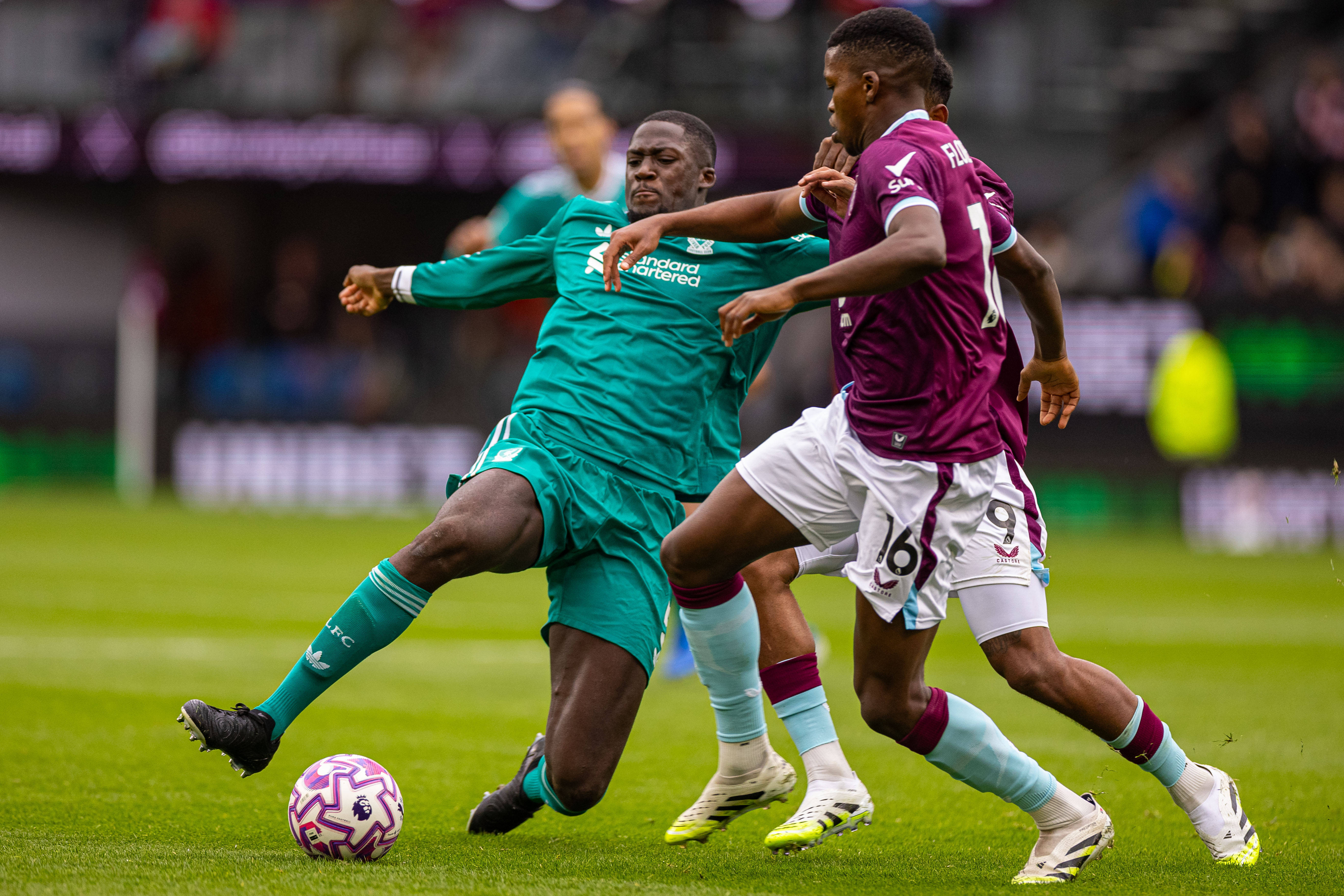 (体育)足球——英超:利物浦胜伯恩利