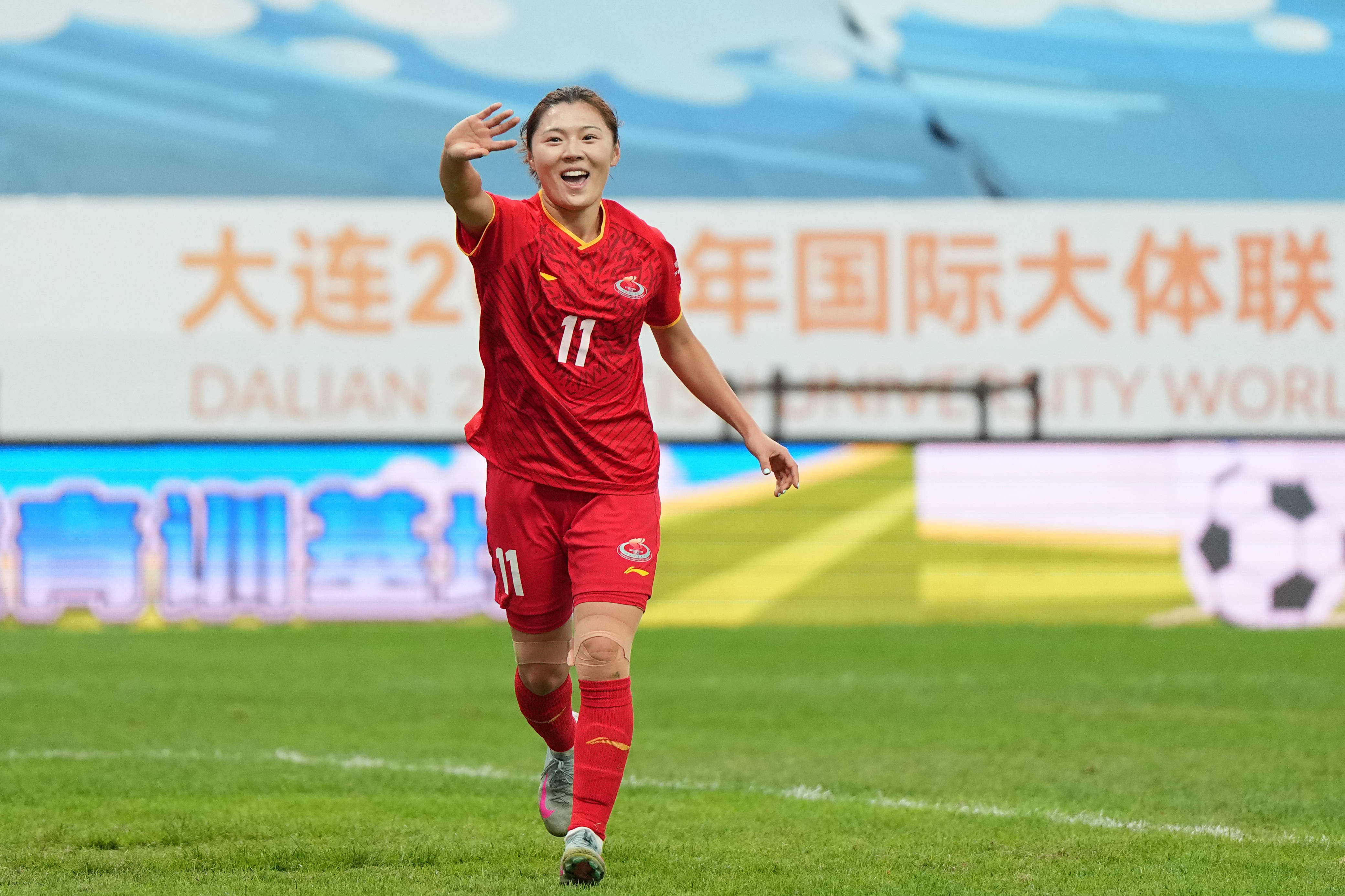 （体育）足球——国际大体联足球世界杯揭幕战：上海体育大学女队胜瓦伦西亚大学女队