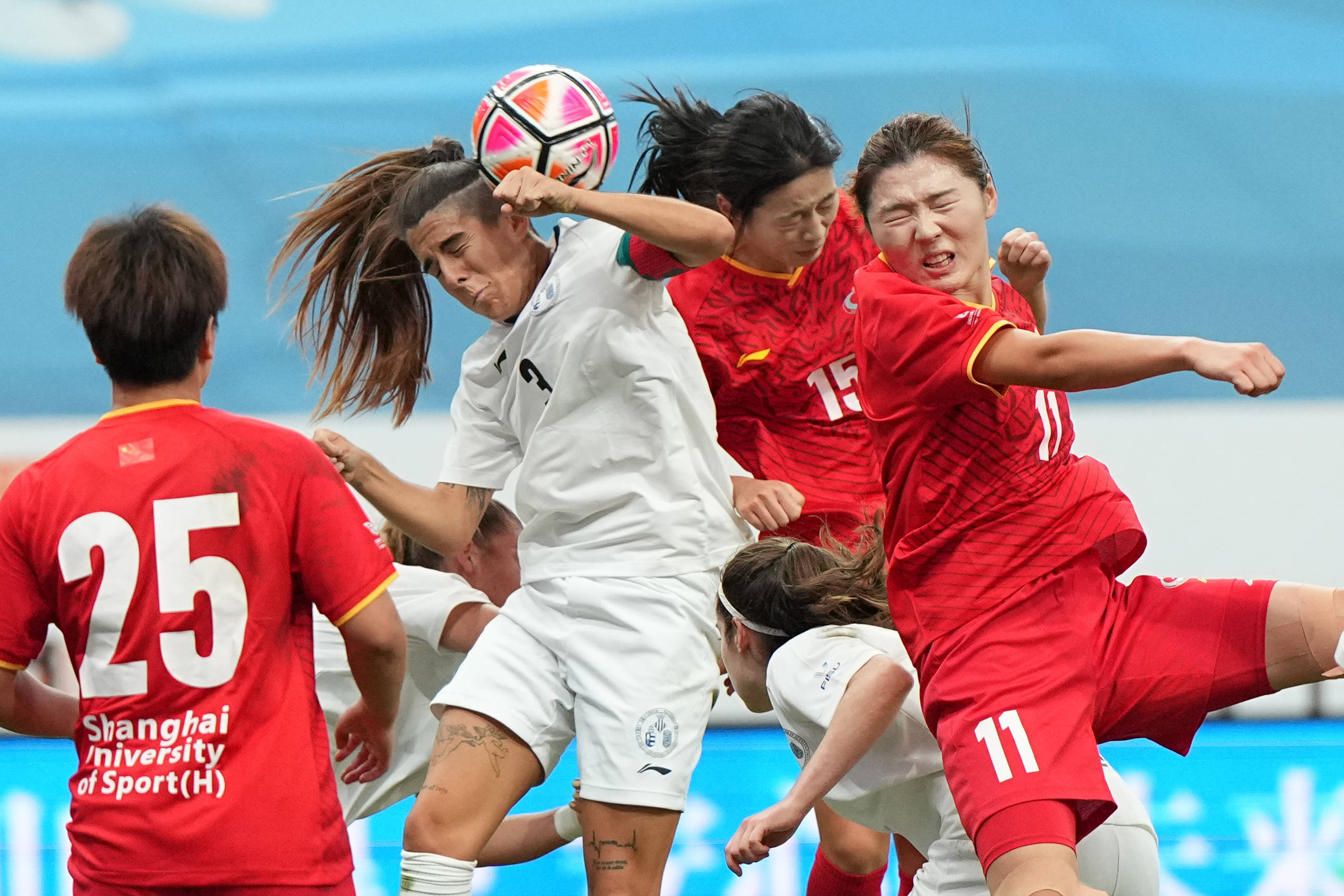 （体育）足球——国际大体联足球世界杯揭幕战：上海体育大学女队胜瓦伦西亚大学女队