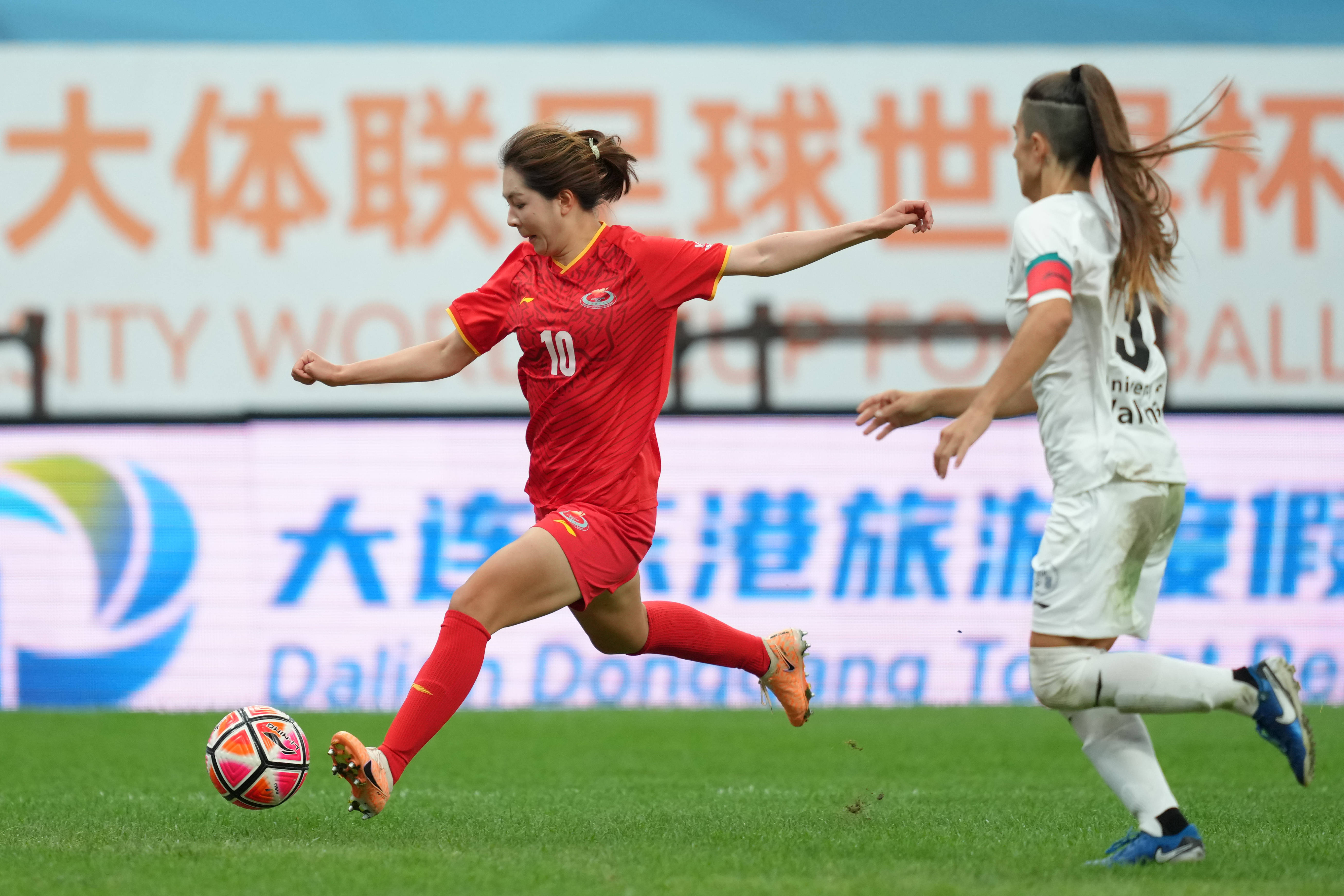 （体育）足球——国际大体联足球世界杯揭幕战：上海体育大学女队胜瓦伦西亚大学女队