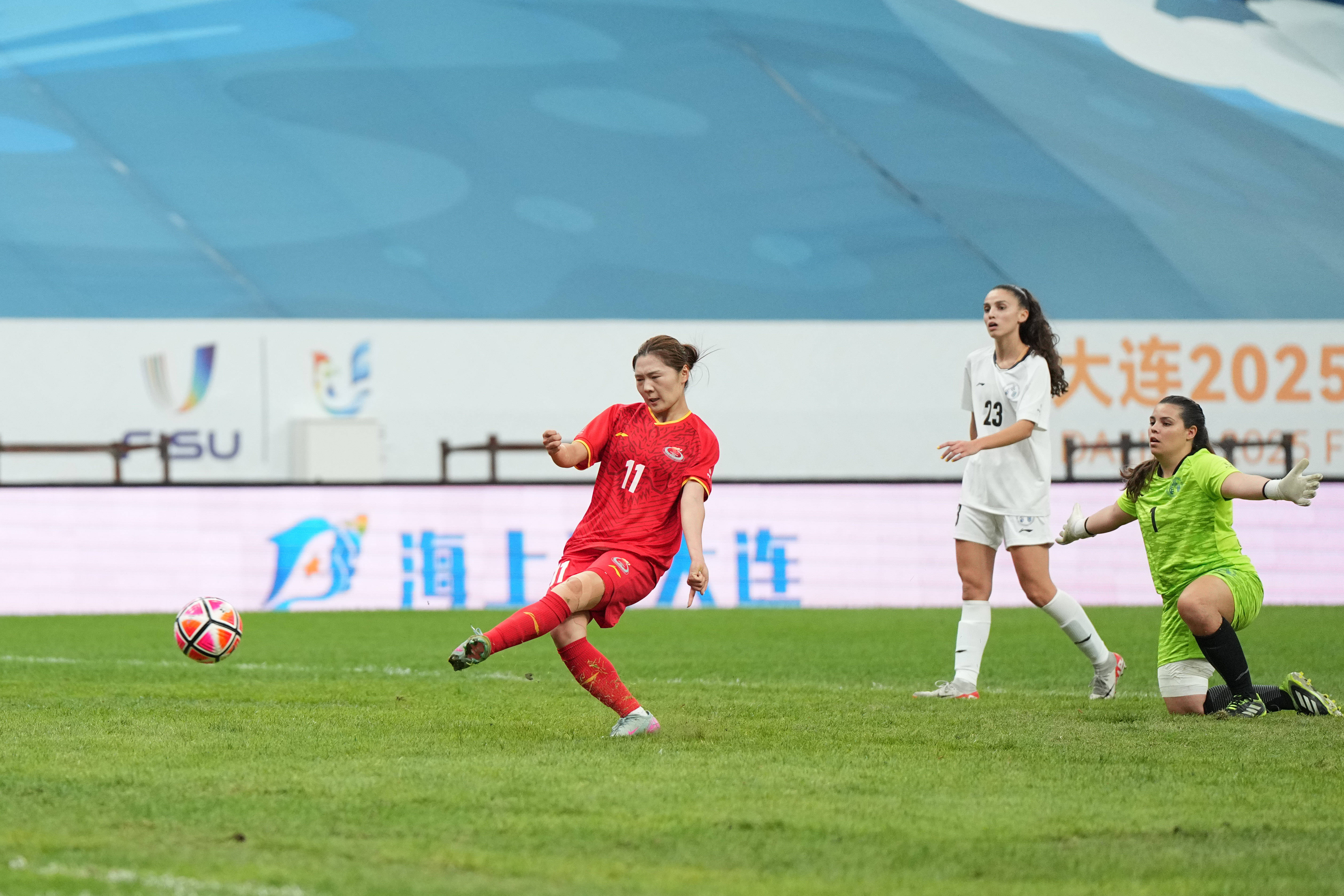 （体育）足球——国际大体联足球世界杯揭幕战：上海体育大学女队胜瓦伦西亚大学女队