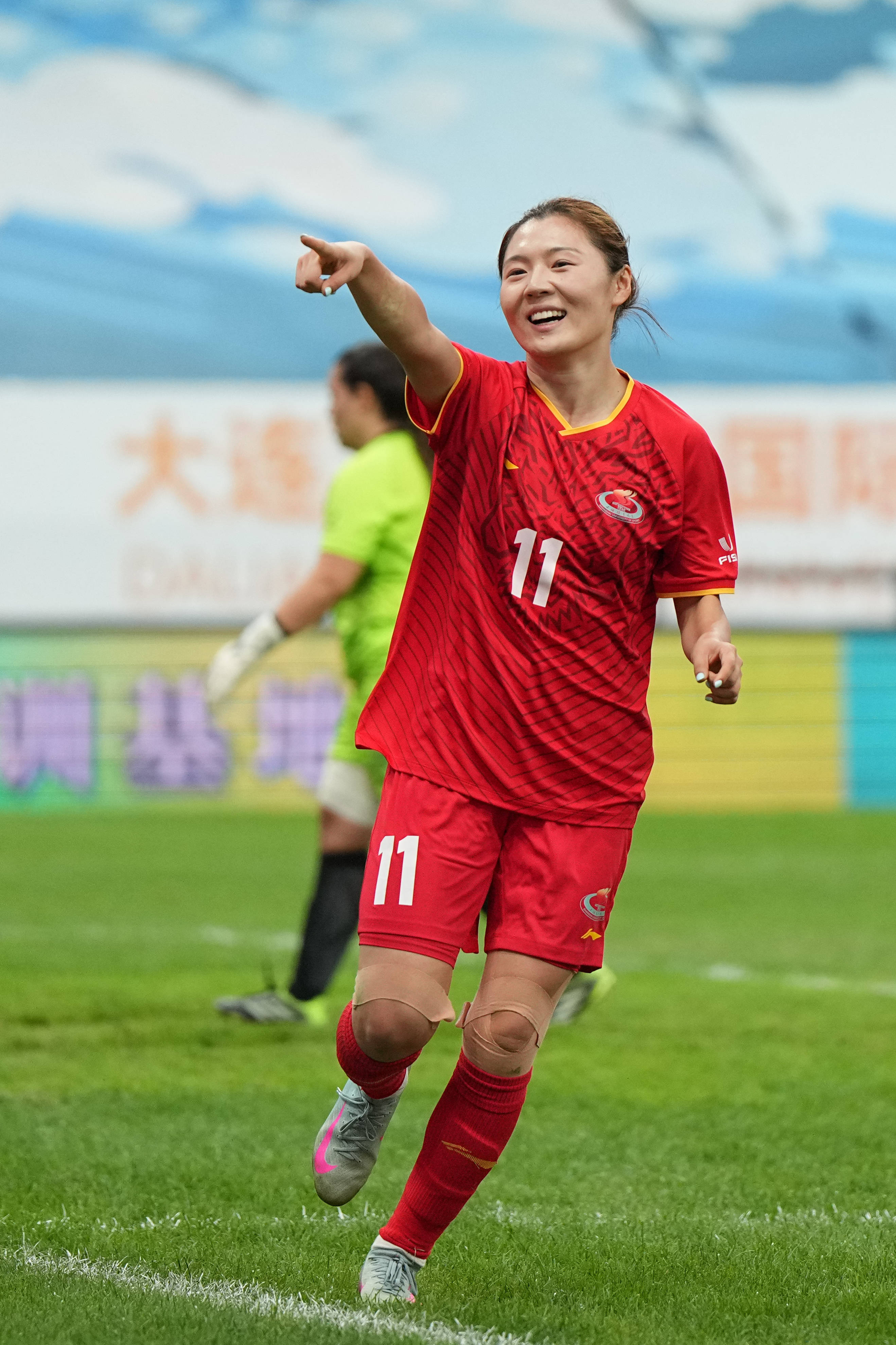 （体育）足球——国际大体联足球世界杯揭幕战：上海体育大学女队胜瓦伦西亚大学女队