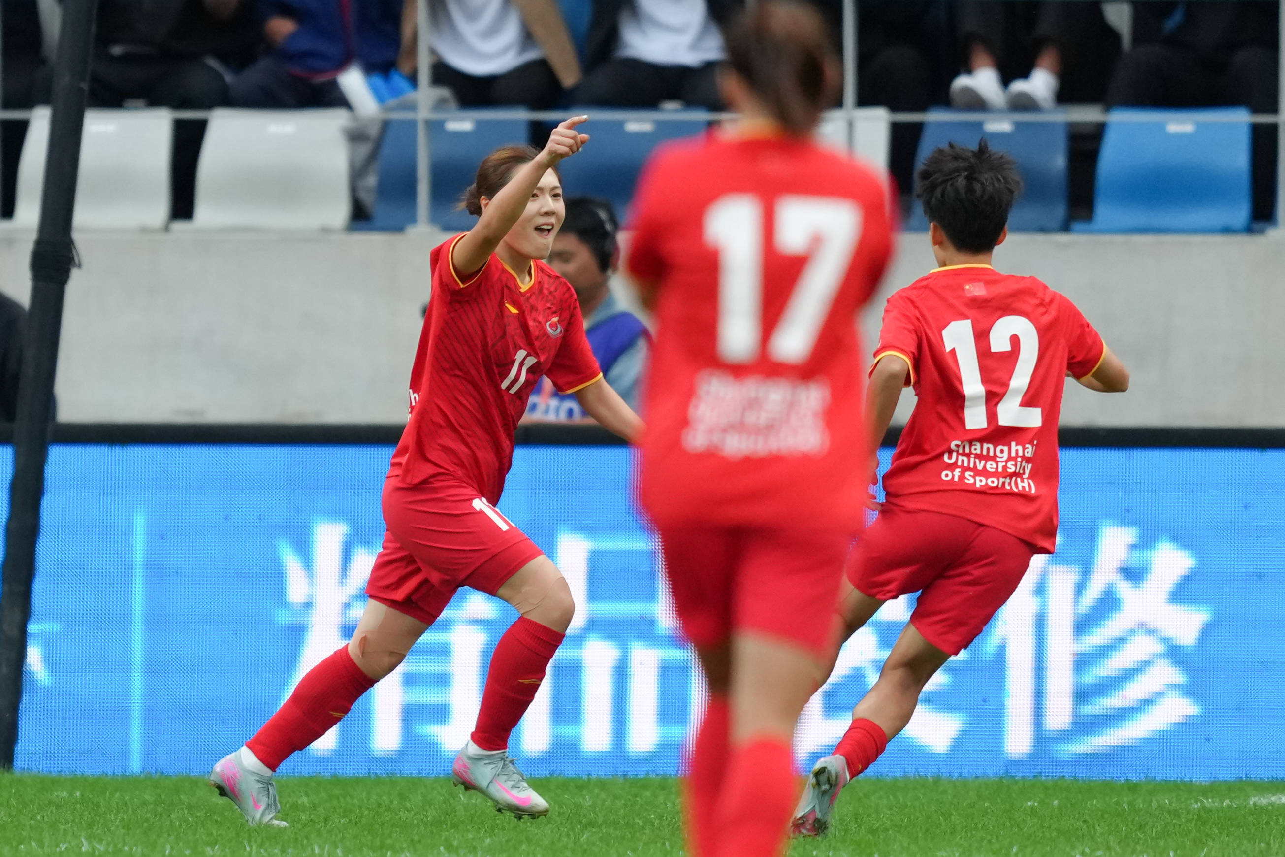 （体育）足球——国际大体联足球世界杯揭幕战：上海体育大学女队胜瓦伦西亚大学女队