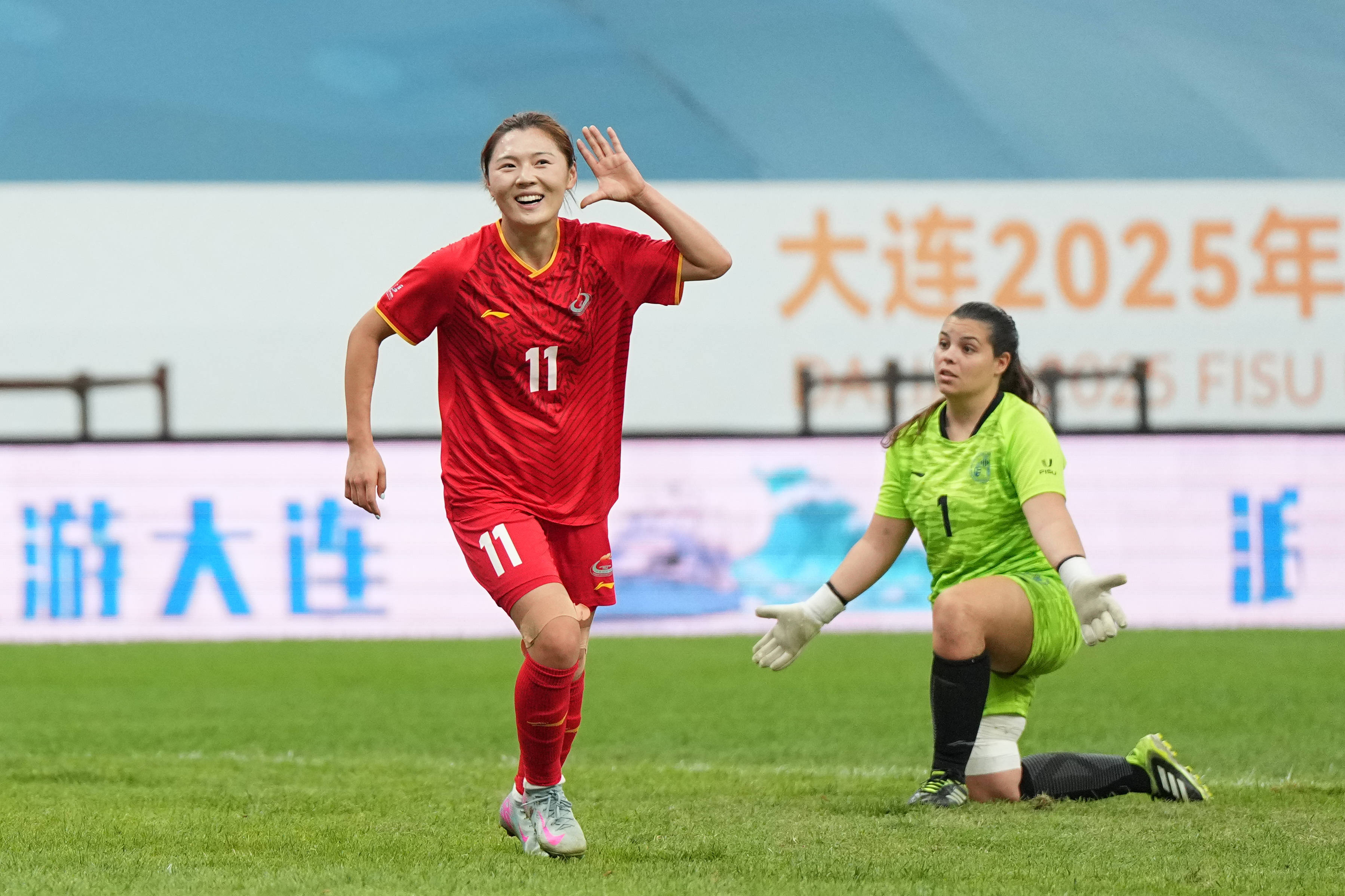 （体育）足球——国际大体联足球世界杯揭幕战：上海体育大学女队胜瓦伦西亚大学女队