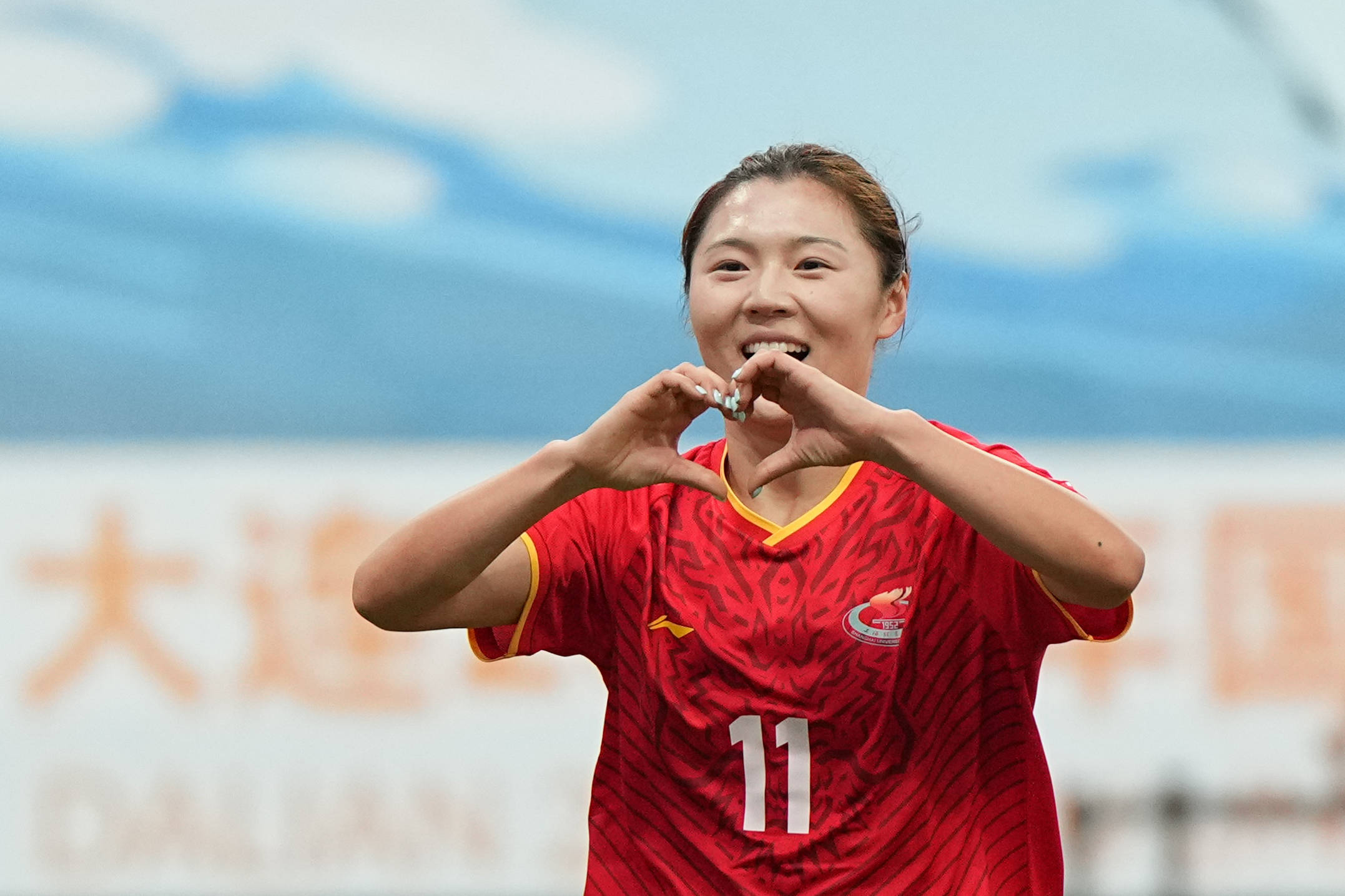 （体育）足球——国际大体联足球世界杯揭幕战：上海体育大学女队胜瓦伦西亚大学女队