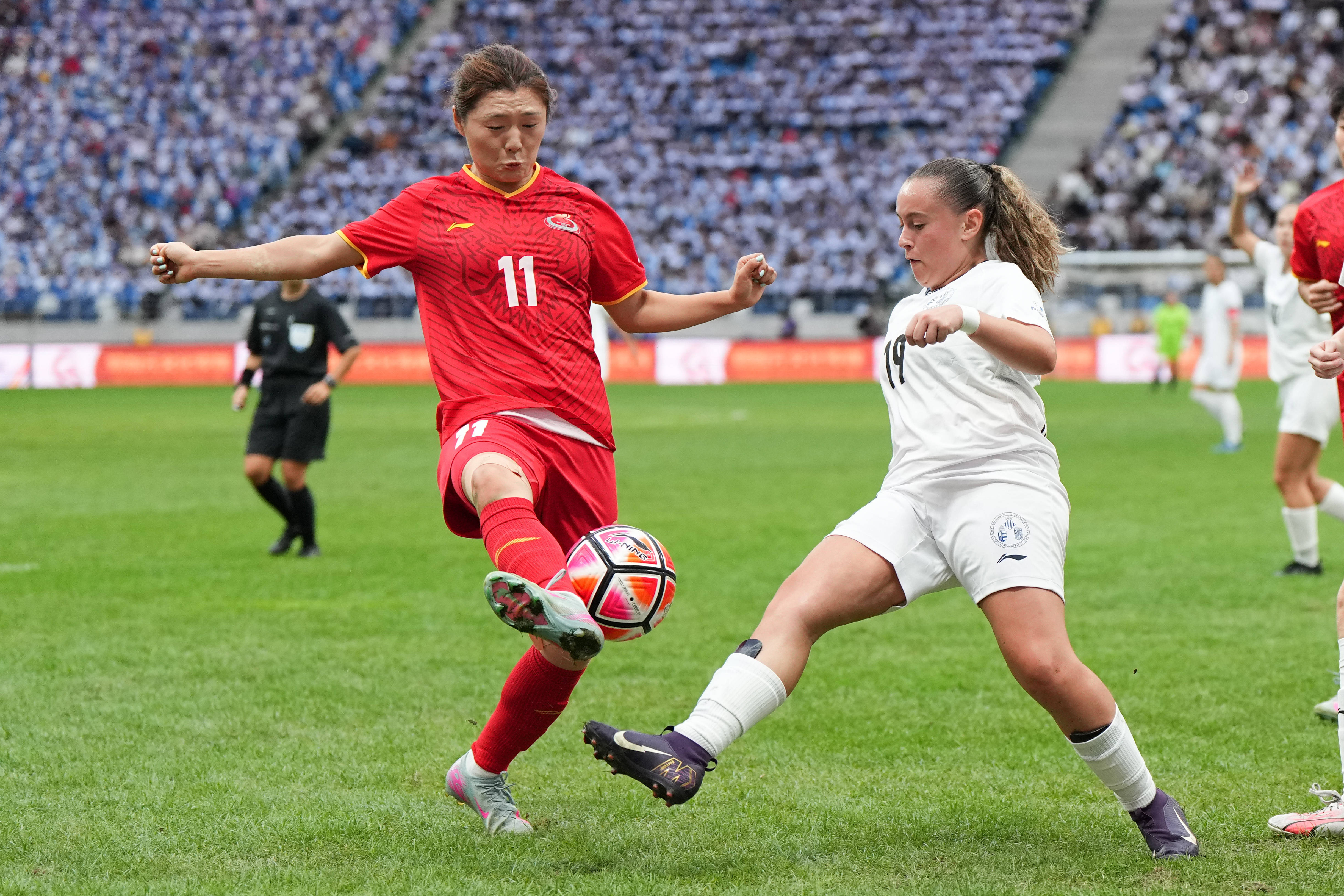 （体育）足球——国际大体联足球世界杯揭幕战：上海体育大学女队胜瓦伦西亚大学女队