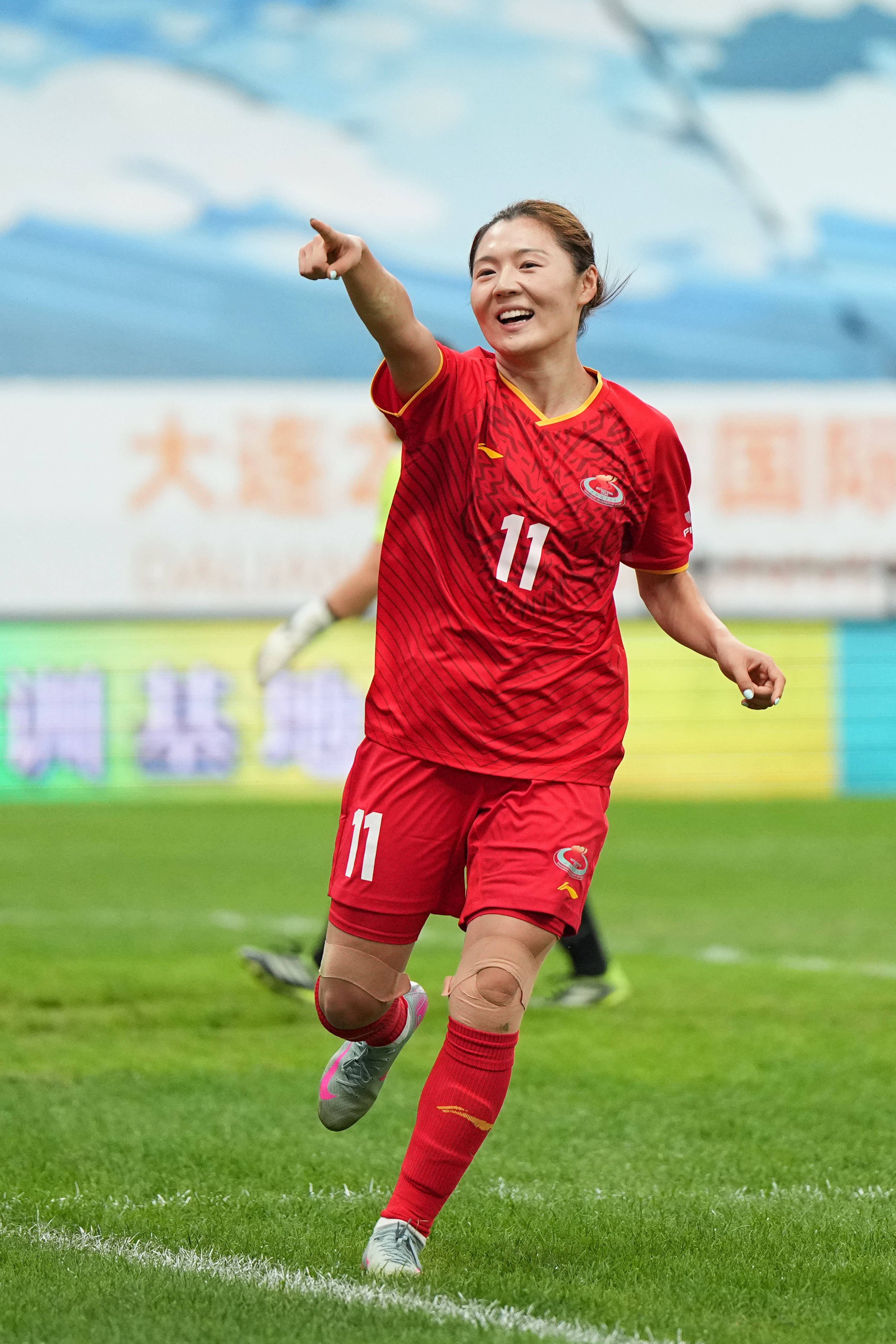 （体育）足球——国际大体联足球世界杯揭幕战：上海体育大学女队胜瓦伦西亚大学女队