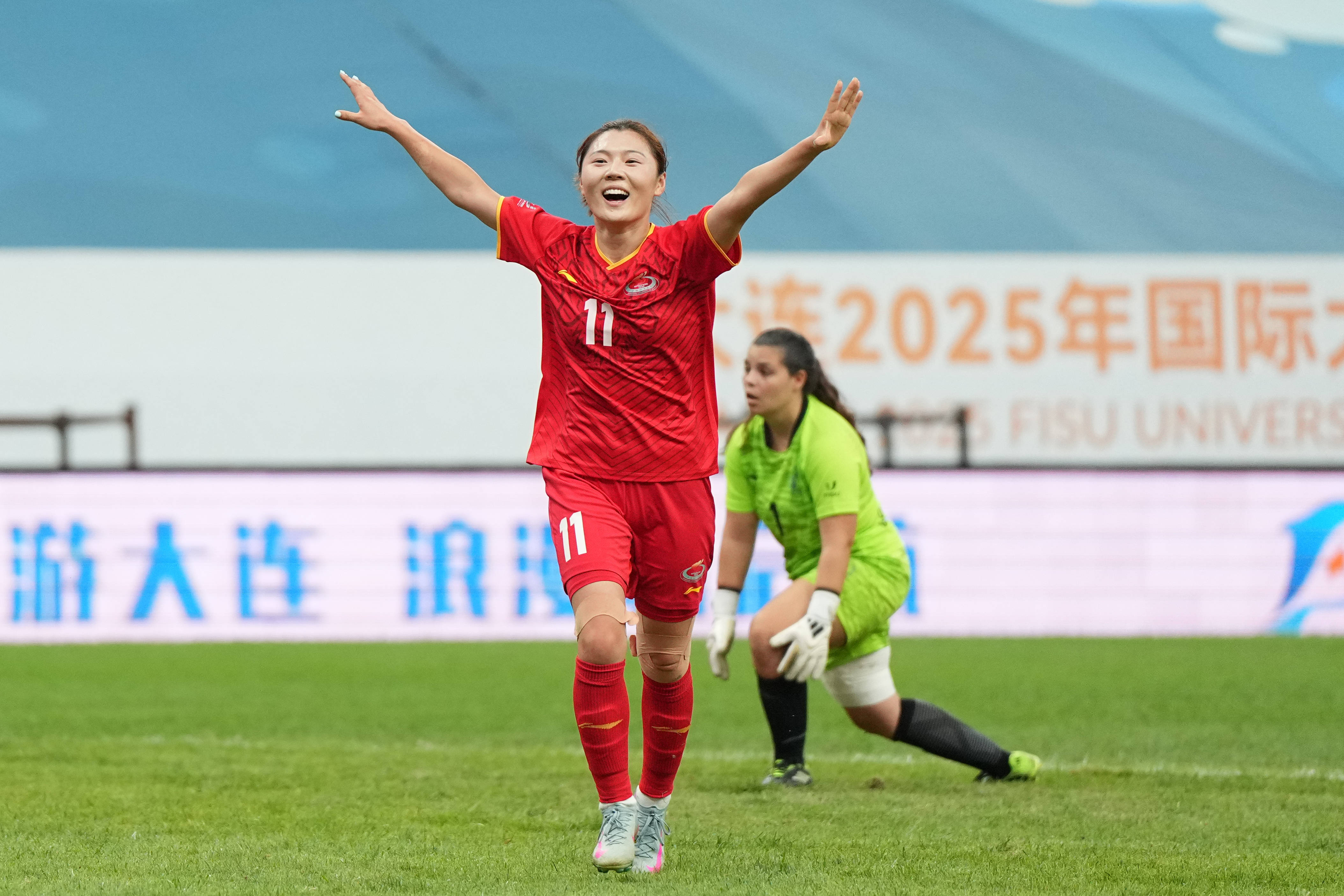 （体育）足球——国际大体联足球世界杯揭幕战：上海体育大学女队胜瓦伦西亚大学女队