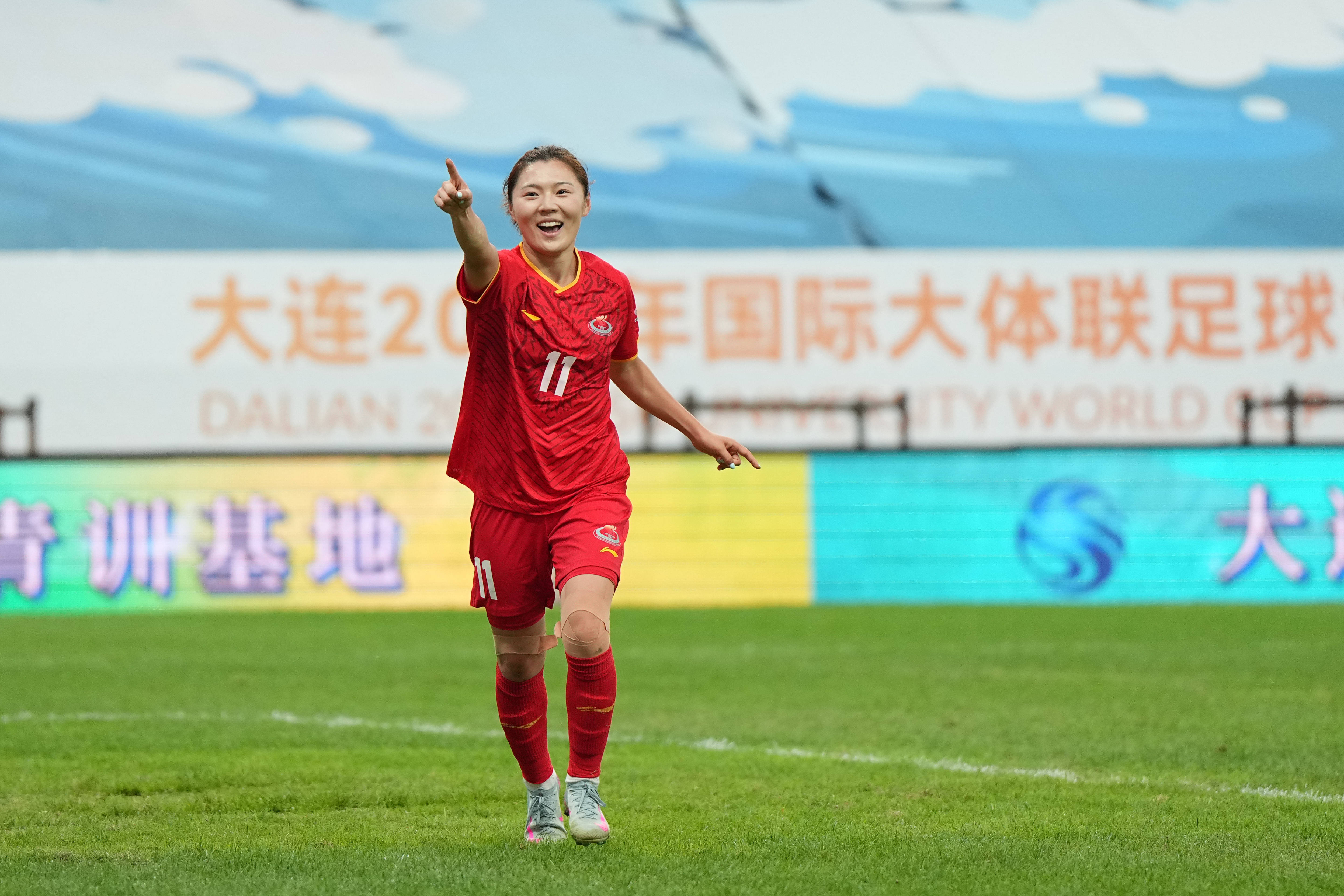 （体育）足球——国际大体联足球世界杯揭幕战：上海体育大学女队胜瓦伦西亚大学女队