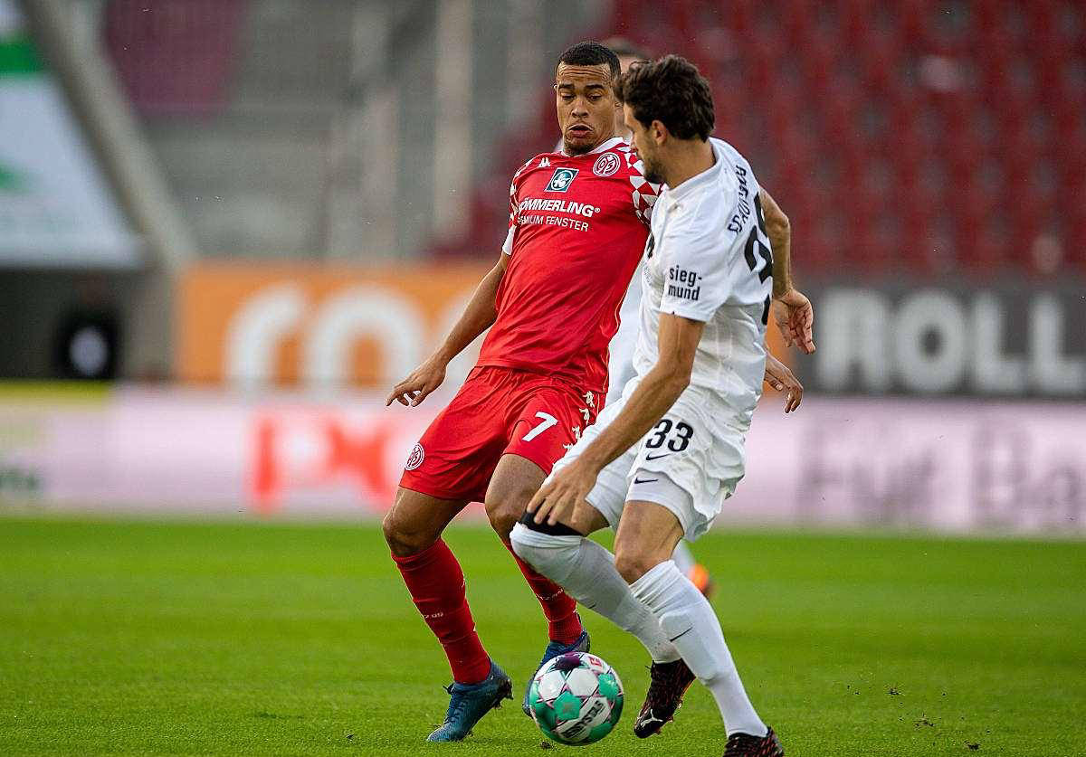 沃尔夫斯堡主场表现不佳，美因茨周中欧会杯逆转成功！