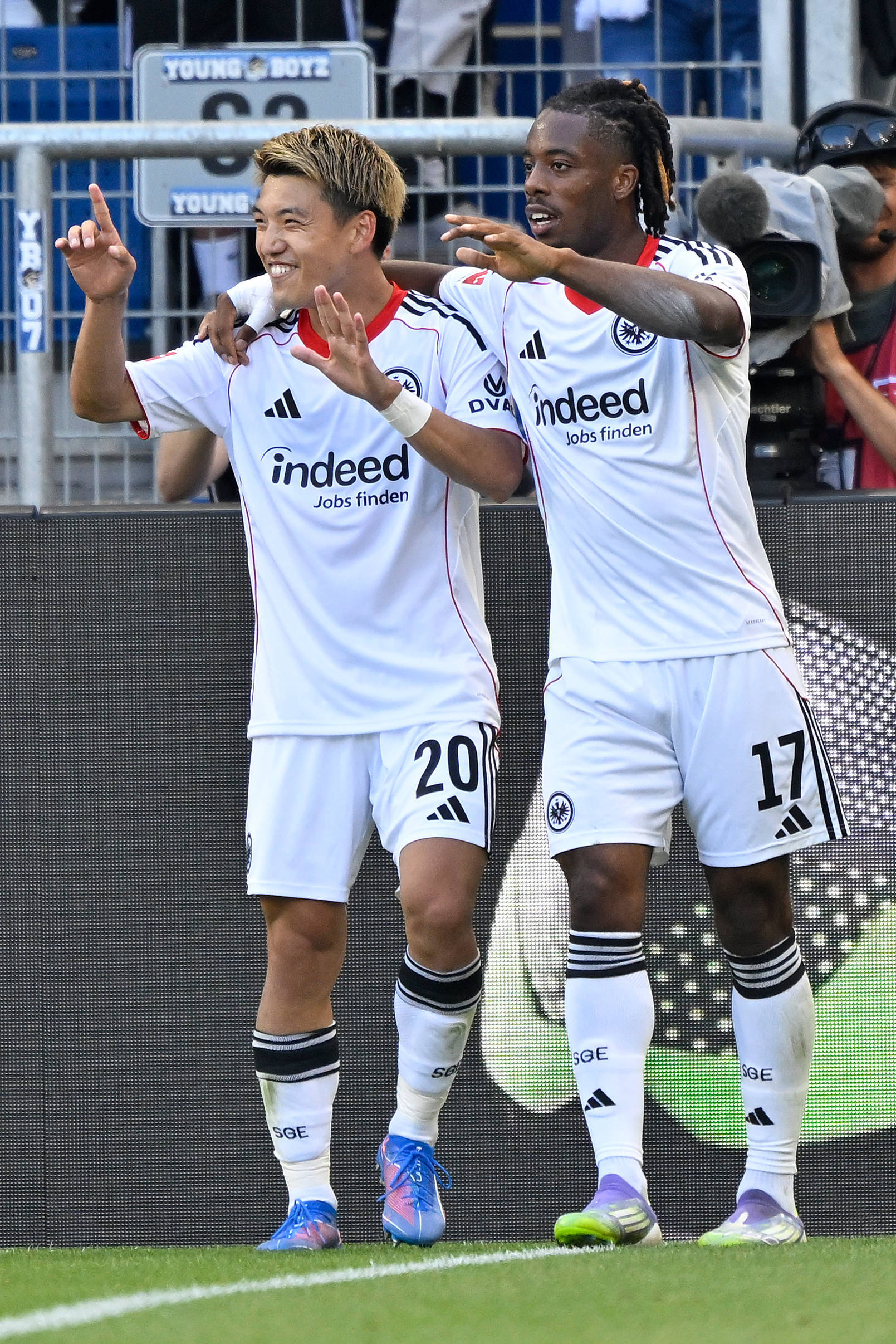 （体育）足球——德甲：法兰克福胜霍芬海姆