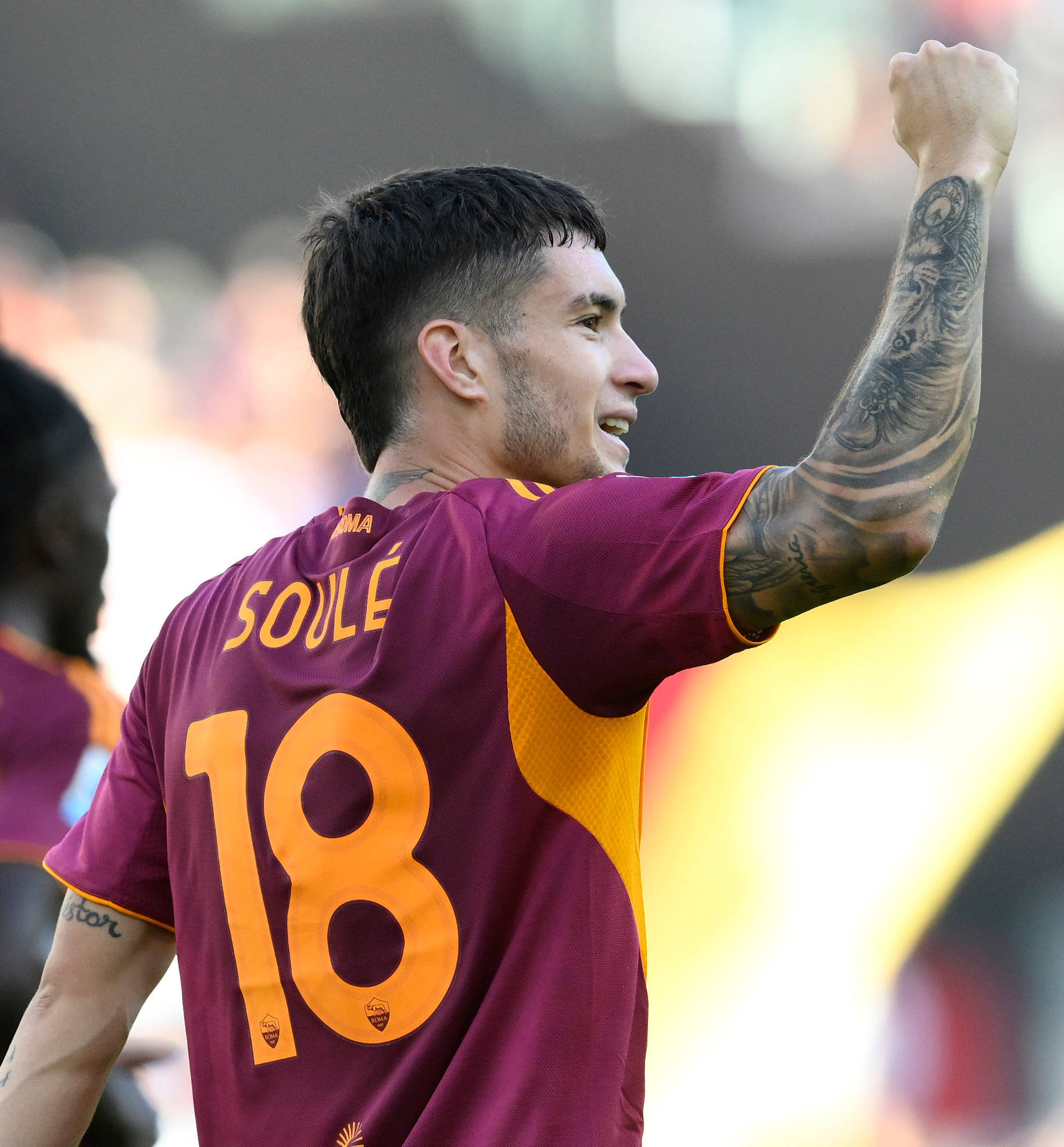 (体育)足球——意甲:罗马胜维罗纳