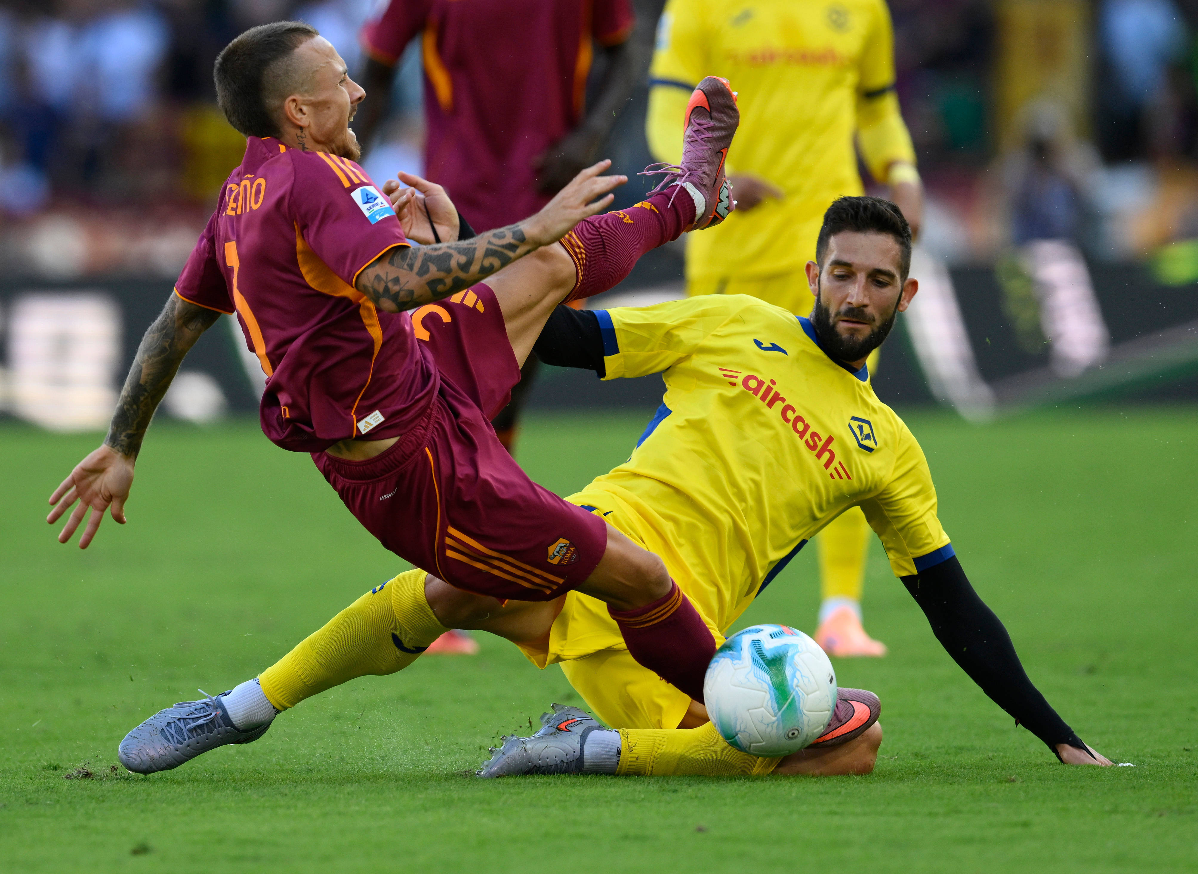 (体育)足球——意甲:罗马胜维罗纳