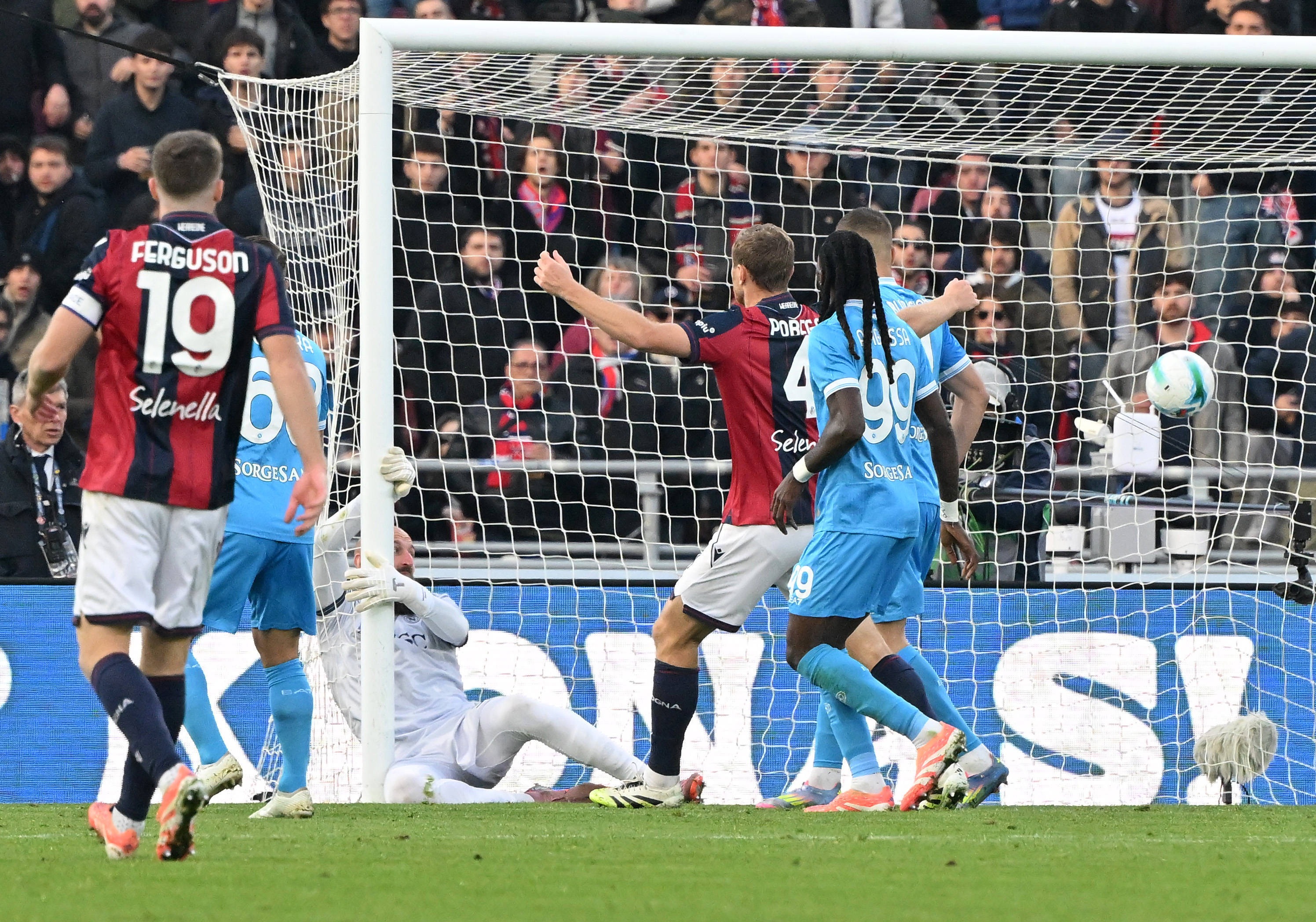 （体育）足球——意甲：博洛尼亚胜那不勒斯